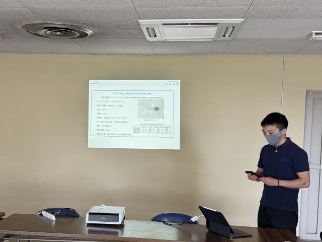 中西さんが研究結果を報告